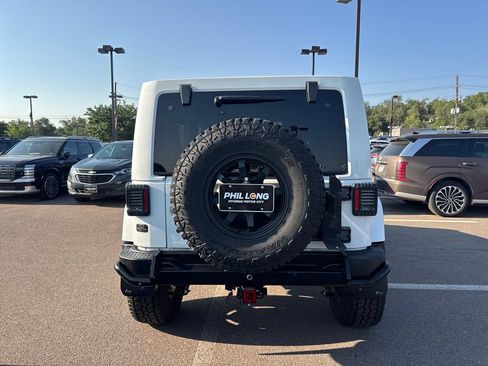 Used 2013 Jeep Wrangler Unlimited Sahara w/ Connectivity Group AWD/4WD image 10