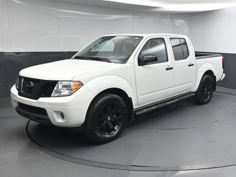 Used 2020 Nissan Frontier SV w/ Midnight Edition Floor Mats RWD image 3