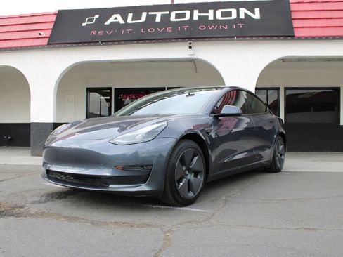 Used 2023 Tesla Model 3 Standard Range image 4