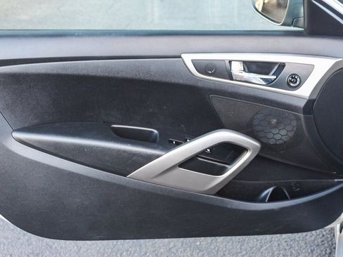 Used 2017 Hyundai Veloster Base image 22