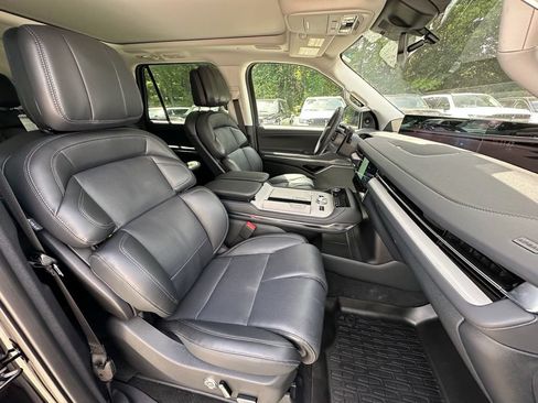 New 2025 Lincoln Navigator Reserve AWD/4WD image 23