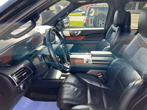 Used 2019 Lincoln Navigator L Reserve AWD/4WD image 32