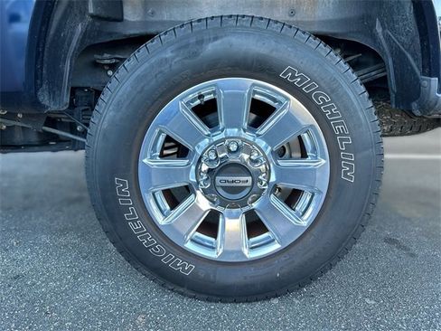 Certified 2021 Ford F250 Platinum w/ FX4 Off-Road Package image 10