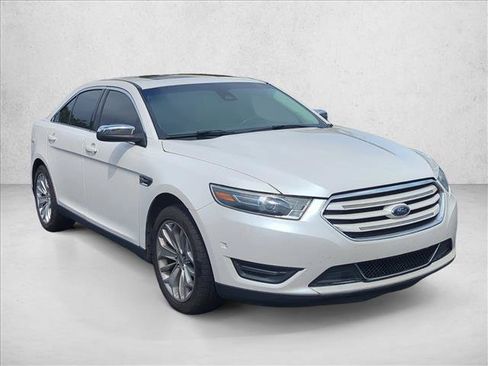 Used 2017 Ford Taurus Limited w/ Driver Assist Package FWD image 3