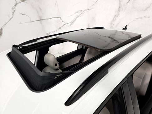 Used 2020 Volkswagen Tiguan SE R-Line image 19