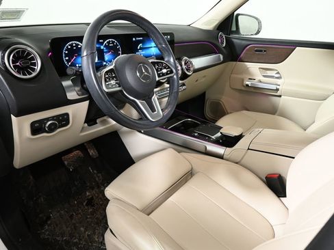 Certified 2022 Mercedes-Benz GLB 250 4MATIC image 4