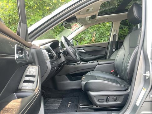 Used 2022 Nissan Rogue Platinum w/ Head-Up Display Package AWD/4WD image 23