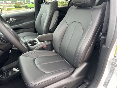 New 2026 Chrysler Pacifica Select image 59