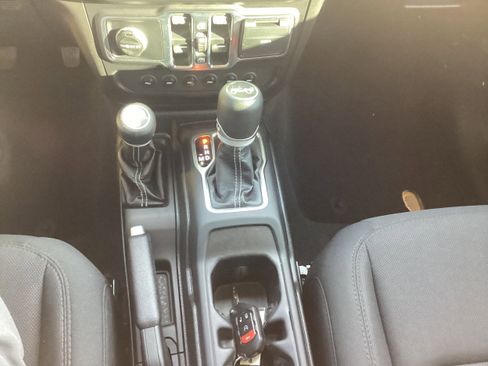 Used 2020 Jeep Wrangler Unlimited Sahara w/ Uconnect 4C Nav & Sound Group image 19