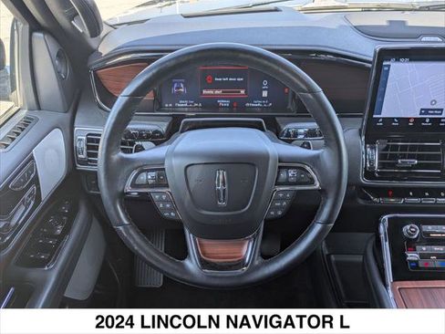 Certified 2024 Lincoln Navigator L Reserve AWD/4WD image 12