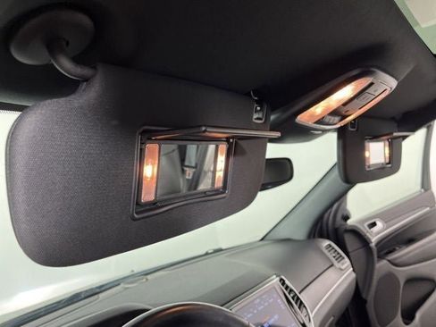 Used 2021 Jeep Grand Cherokee Limited w/ Luxury Group II image 36