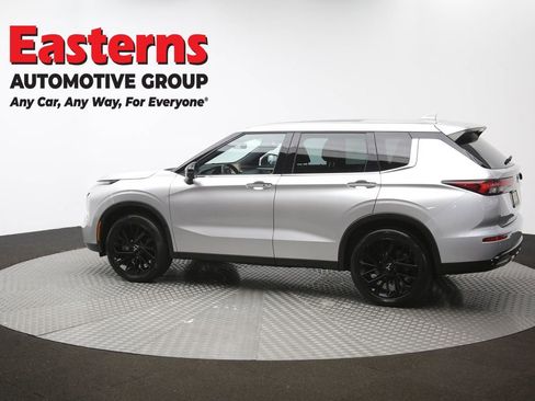 Used 2022 Mitsubishi Outlander SE image 61