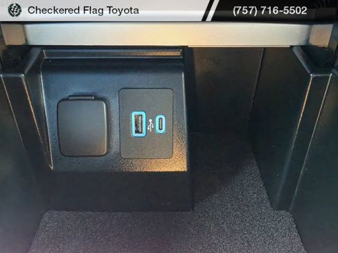 Used 2021 Ford Explorer XLT RWD image 33