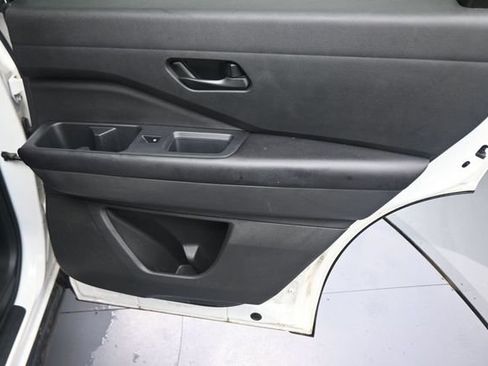 Used 2024 Nissan Pathfinder SV AWD/4WD image 15
