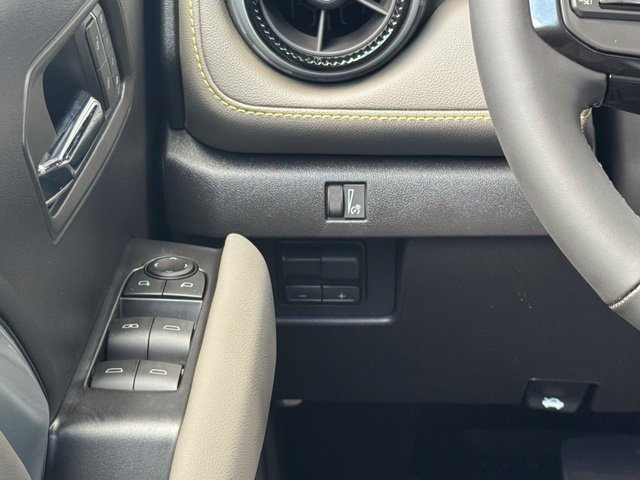 New 2026 Chevrolet Colorado ZR2 w/ Technology Package AWD/4WD image 14