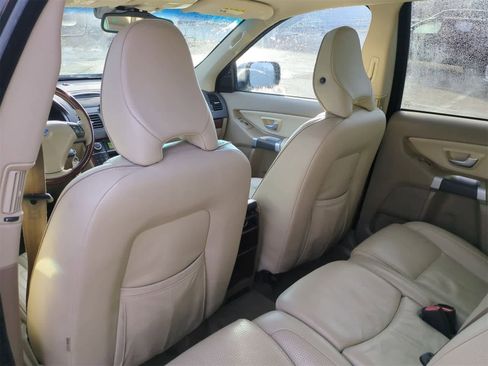 Used 2010 Volvo XC90 V8 image 18