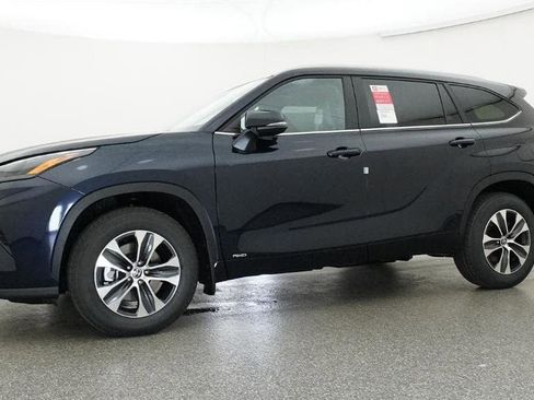 New 2026 Toyota Highlander XLE image 18