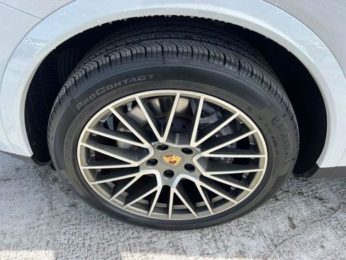 Used 2023 Porsche Cayenne Platinum Edition AWD/4WD image 11