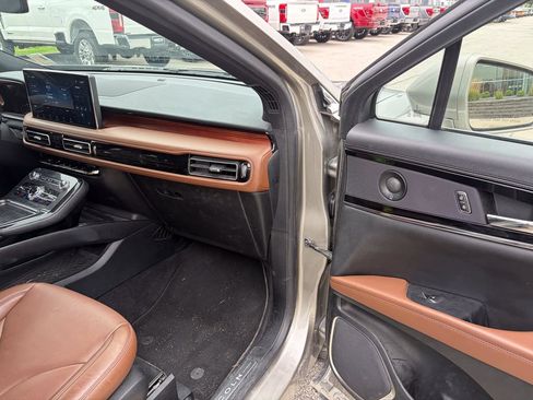 Used 2023 Lincoln Nautilus Reserve w/ Luxury Package AWD/4WD image 14