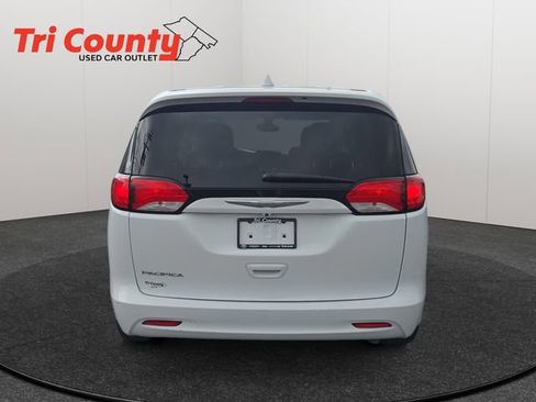 Used 2017 Chrysler Pacifica Touring FWD image 7