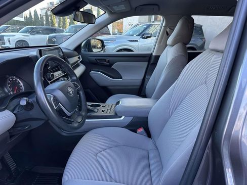 Used 2022 Toyota Highlander LE image 16