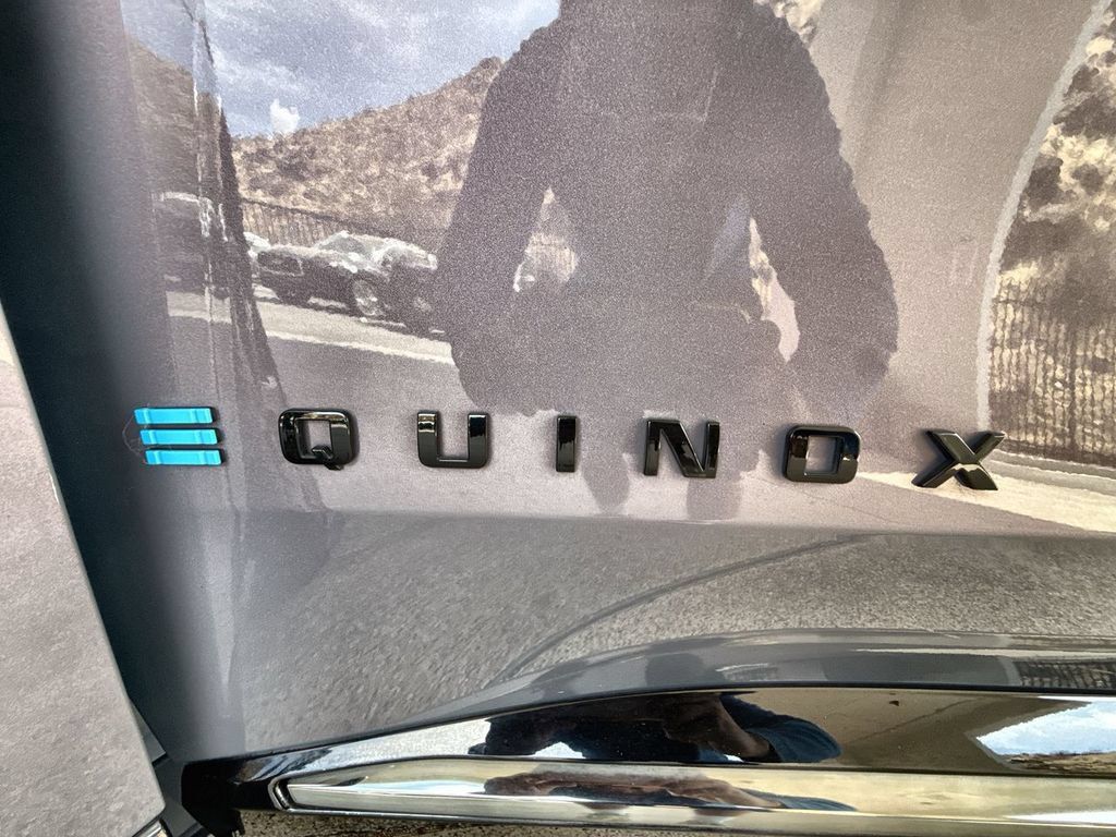 Used 2024 Chevrolet Equinox EV RS FWD image 31