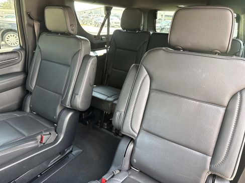 Used 2022 GMC Yukon XL Denali image 16