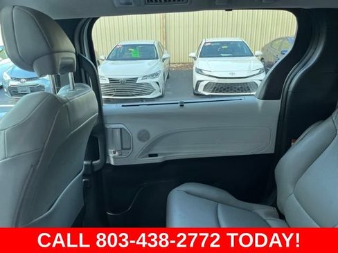 Used 2025 Toyota Sienna XLE FWD image 14