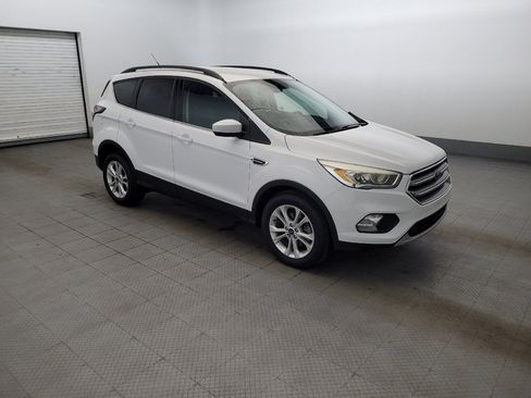 Used 2017 Ford Escape SE w/ Equipment Group 201A FWD image 11