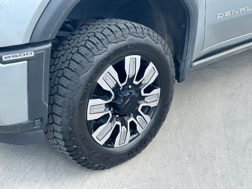 Used 2024 GMC Sierra 2500 Denali w/ Denali Reserve Package AWD/4WD image 9