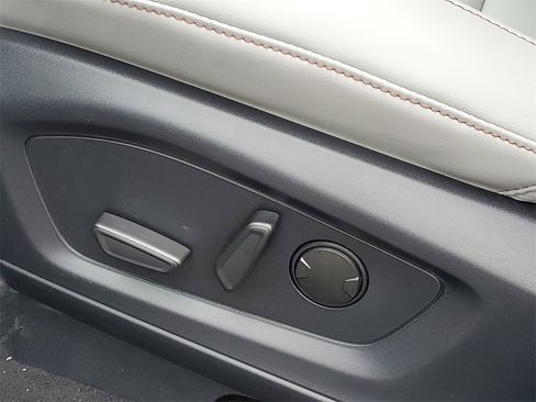 New 2026 Ford Explorer Active w/ Active Comfort Package image 10