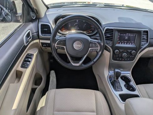 Used 2020 Jeep Grand Cherokee Laredo RWD image 16