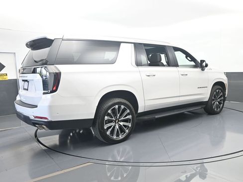 Used 2025 Chevrolet Suburban High Country w/ Sun And Tow Package RWD image 6