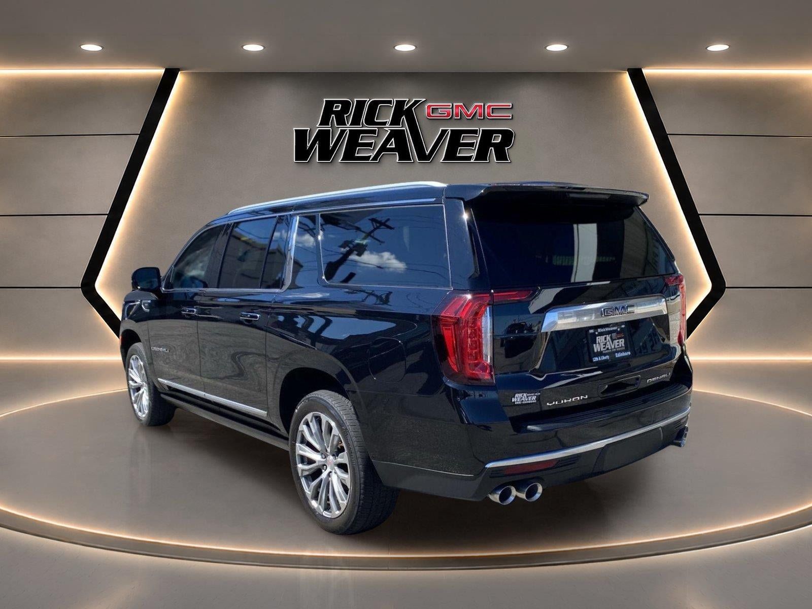 Used 2021 GMC Yukon XL Denali w/ Denali Ultimate Package AWD/4WD image 3