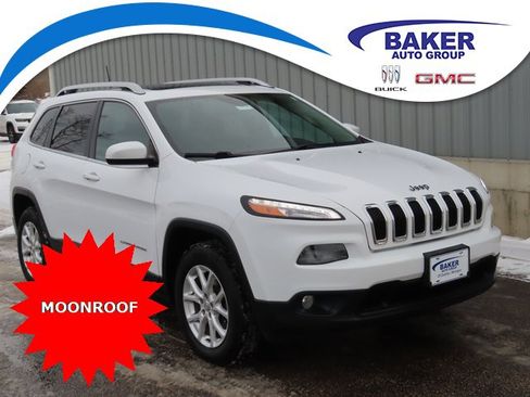 Used 2018 Jeep Cherokee Latitude w/ Comfort & Convenience Group image 1