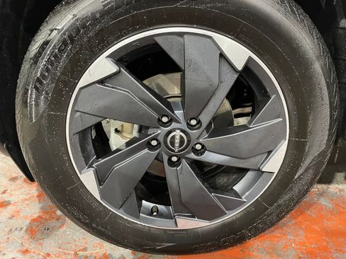 Used 2025 Nissan Rogue SV image 31