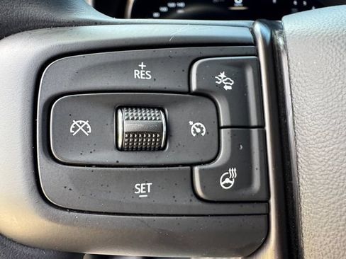 Used 2024 GMC Yukon AT4 w/ Technology Package AWD/4WD image 7
