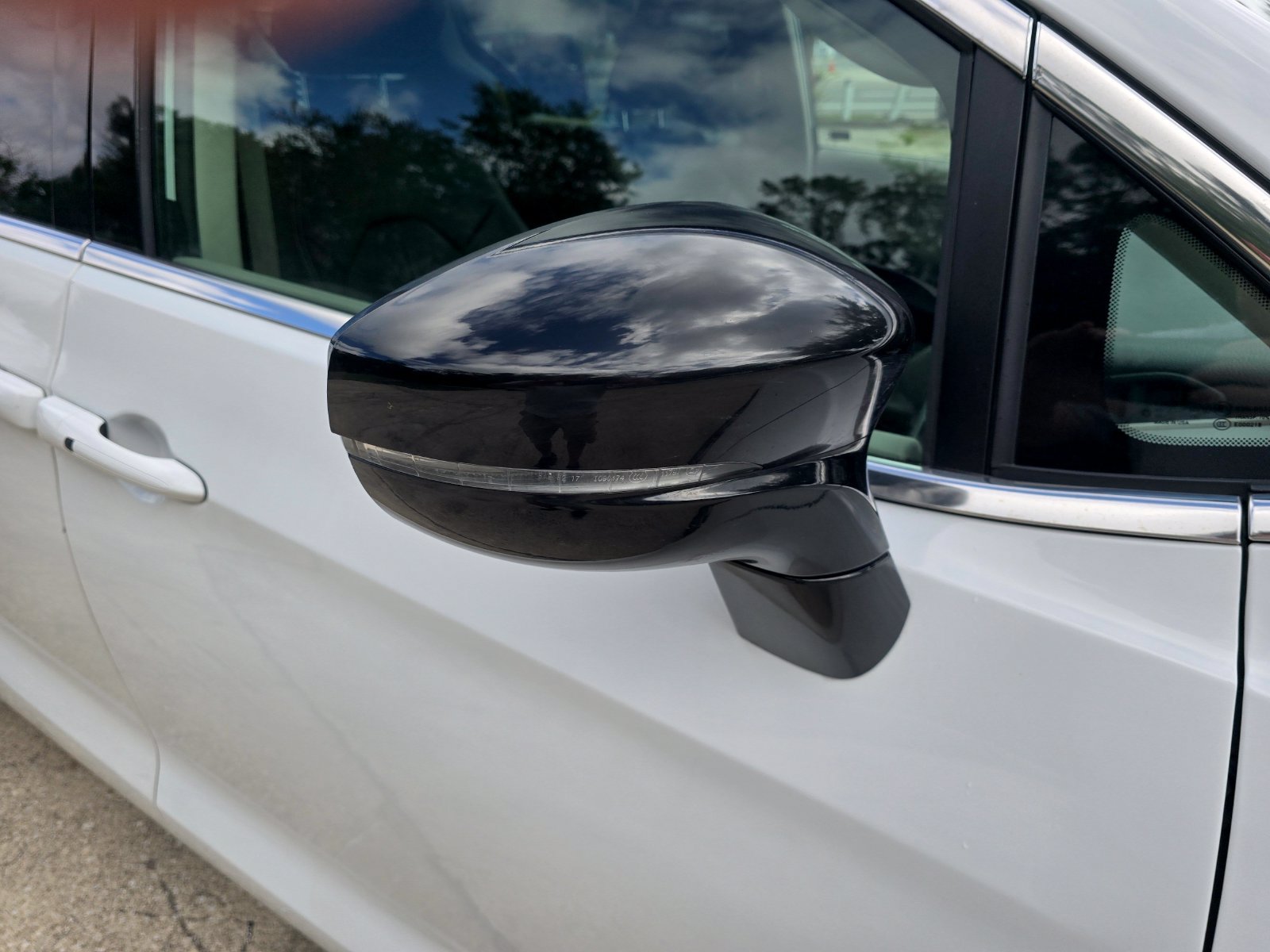 Used 2024 Chrysler Pacifica Limited FWD image 13
