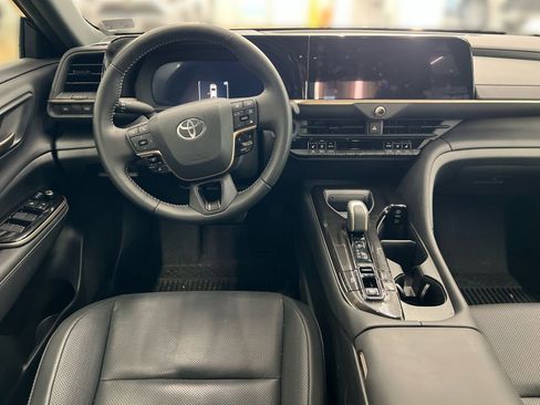 Used 2026 Toyota Crown XLE image 19