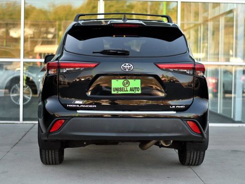 Used 2020 Toyota Highlander LE image 6