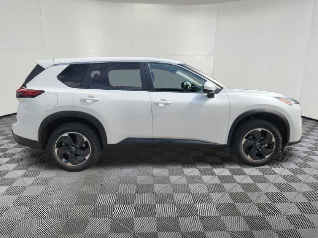 Used 2025 Nissan Rogue SV AWD/4WD image 4
