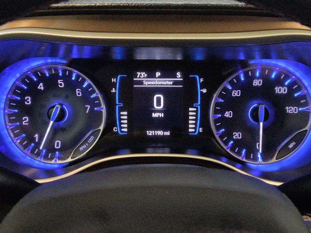 Used 2018 Chrysler Pacifica Touring-L w/ Tire & Wheel Group FWD image 23