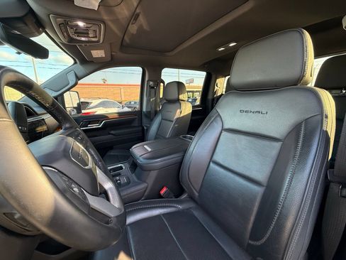 Used 2025 GMC Sierra 2500 Denali w/ Denali Reserve Package AWD/4WD image 9