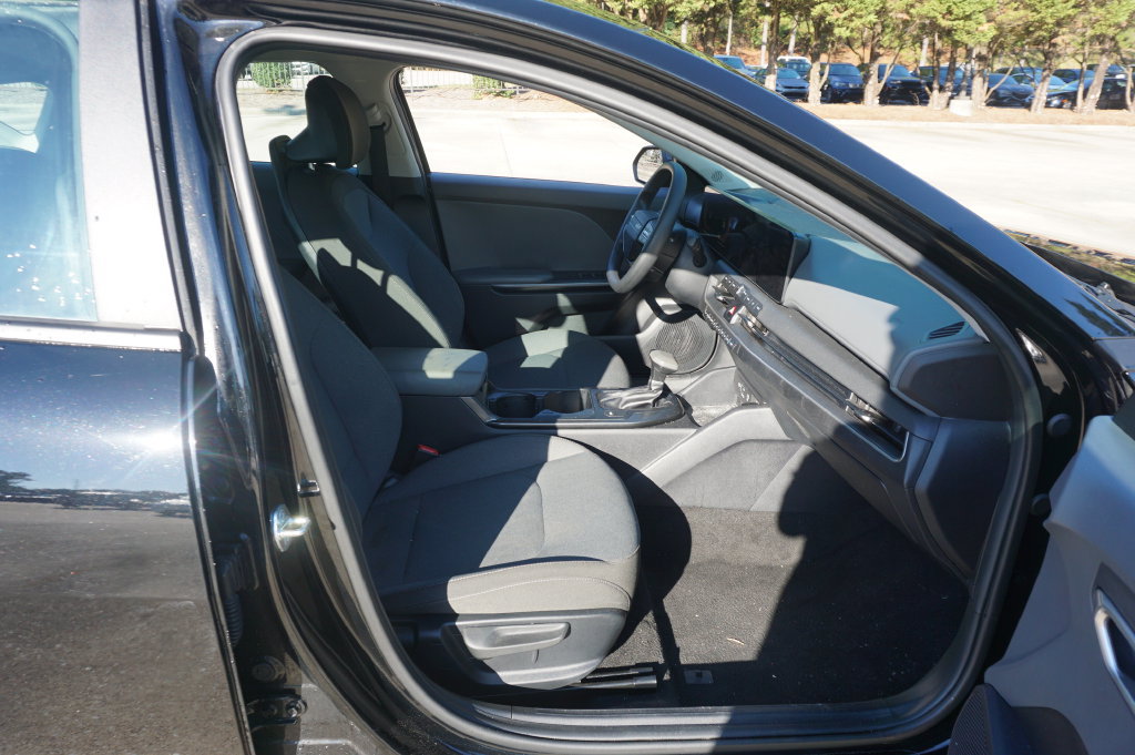 Used 2025 Kia K4 FWD image 14