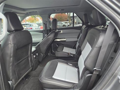 Used 2023 Ford Explorer XLT w/ Equipment Group 202A image 10