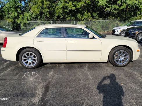 Used 2009 Chrysler 300 Touring RWD image 7