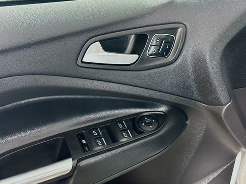 Used 2019 Ford Escape Titanium image 19