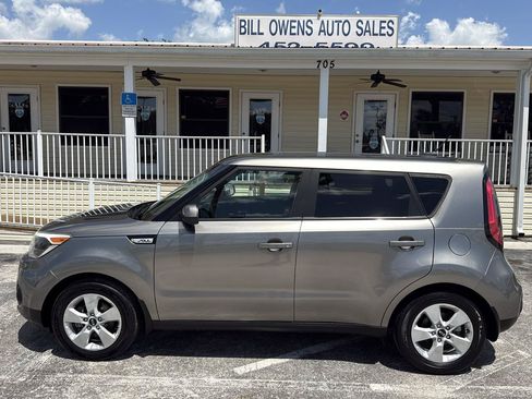 Used 2018 Kia Soul w/ Convenience Package FWD image 2