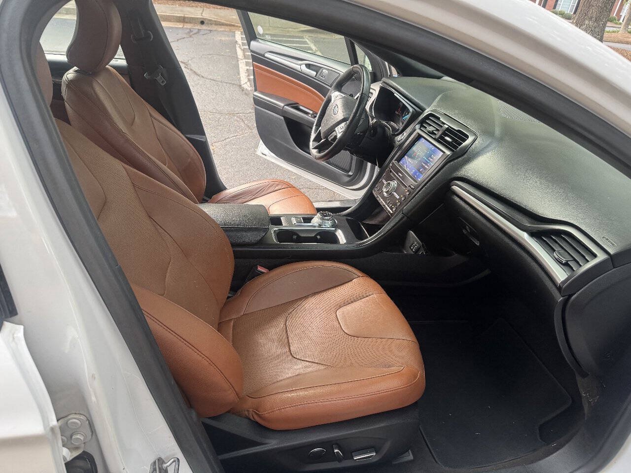 Used 2019 Ford Fusion Titanium AWD/4WD image 16