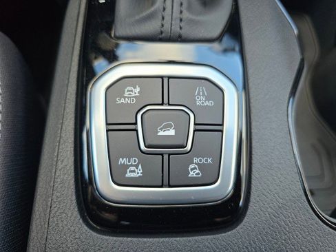 New 2026 Nissan Frontier SV image 32